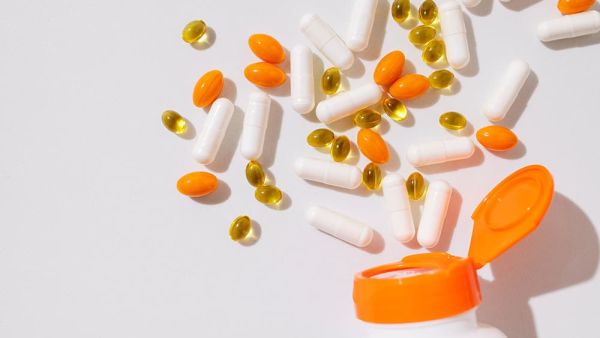 Nutraceutical capsules with a bottle