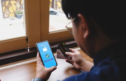 man choosing payment processor on mobile