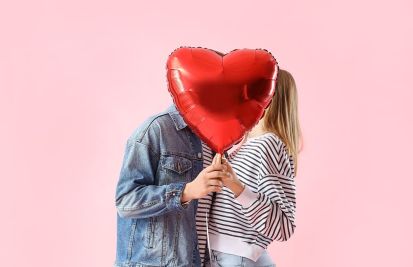 valentine's day with couple and balloon